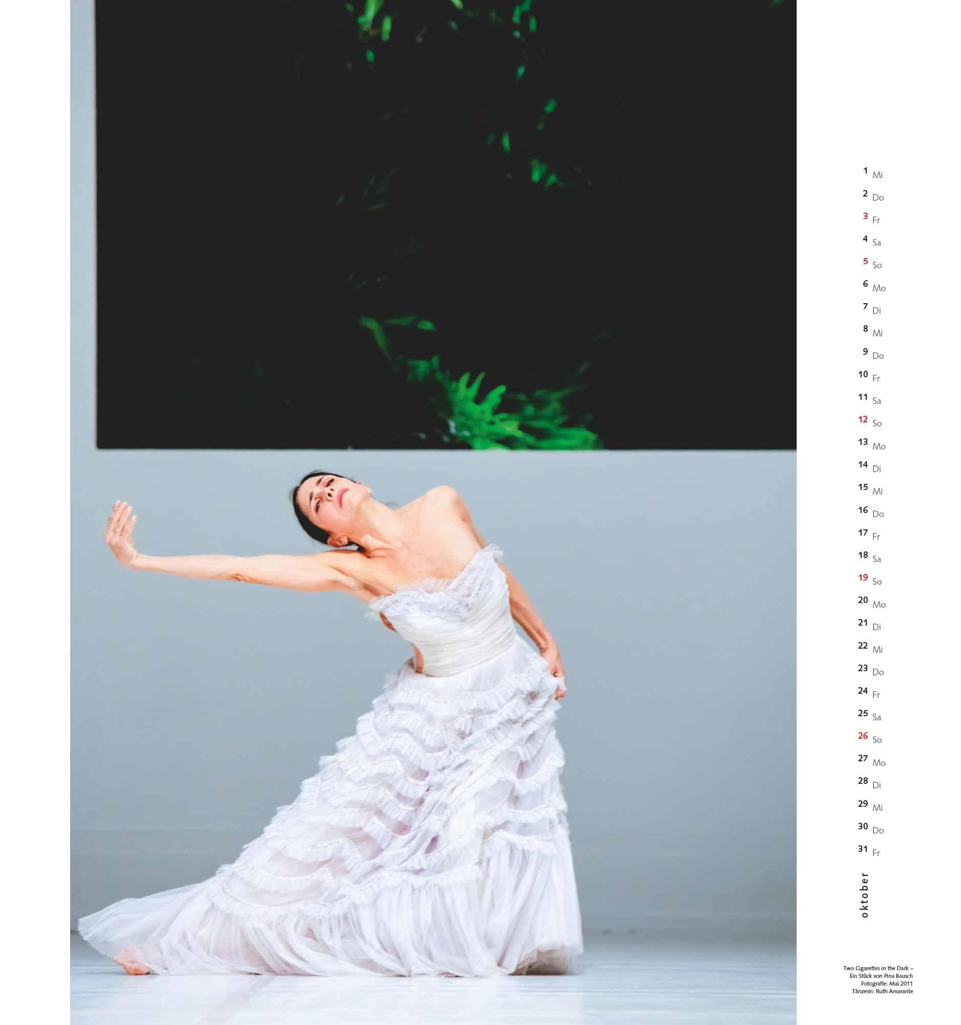 Pina Bausch und das Tanztheater Wuppertal 2025 - Ballett - Wandkalender 45 x 48 cm - Spiralbindung